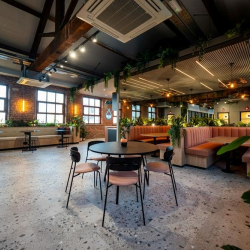 Executive suite to rent in Manchester