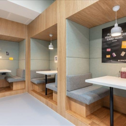 Serviced office to let in Leeds