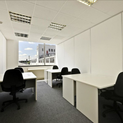 Executive office to lease in Brentford
