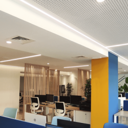 Offices at Av. Ronda de los Tejares, 27, Esc. Der. 2-5. Edificio Regina