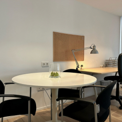 Serviced office centres to let in Roses