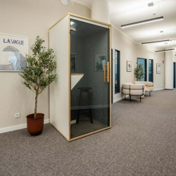 Exterior view of Überseeallee 1