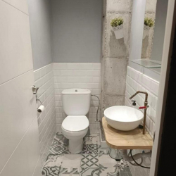 Exterior image of C. Quasimodo, 16 Planta Local, Puerta 2, Cruz de humilladero