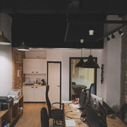 C. Quasimodo, 16 Planta Local, Puerta 2, Cruz de humilladero office spaces