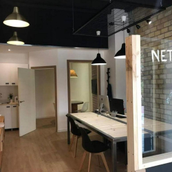 Exterior image of C. Quasimodo, 16 Planta Local, Puerta 2, Cruz de humilladero