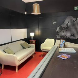 Calle Caracas 15, Local