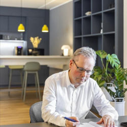 Carl Zeiss Ring 11-17 office suites