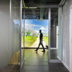 Carrer del Fluvià 1, Bajos