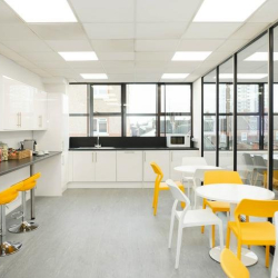 Office suite to rent in Luton