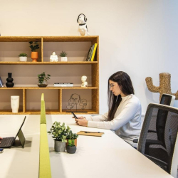 Exterior image of Edificio 8, World Trade Center Almeda Park, Planta Baja