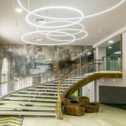 Grand lobby at Estación de Chamartín, Estación de Chamartin s/nº - Ático with a curved staircase and ring lights.