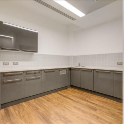 Office suite to let in London
