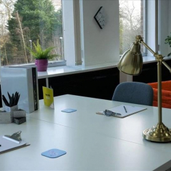 Serviced office to let in Hooton