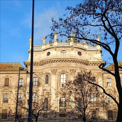 Exterior image of Karlsplatz 3