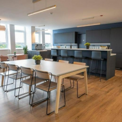 Serviced office to let in Ashford