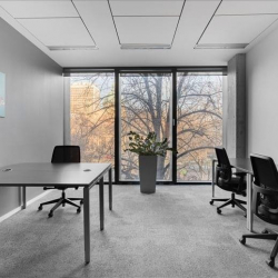 Office suite to let in Warsaw