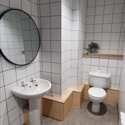 Office suite to let in Newcastle