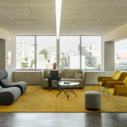 Serviced office centre to let in Porto