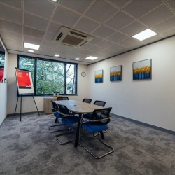 Office accomodations to lease in Watford