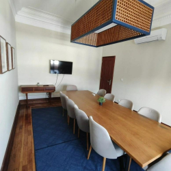 Rua Marquês Da Fronteira 8, 4 Esquerdo office spaces