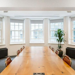 Office suite to let in London