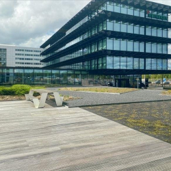 The Base B, Evert van de Beekstraat 1-104