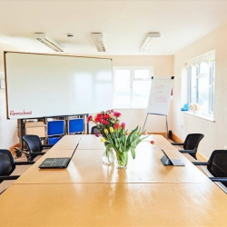 Thrales End Lane, Thrales End Business Centre