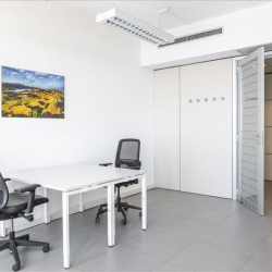 Executive office centre to let in Naples