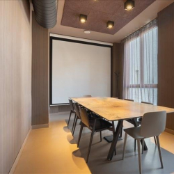 Serviced office to let in Milan