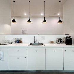 Executive office centres in central Milan