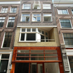 Exterior image of Warmoesstraat 155