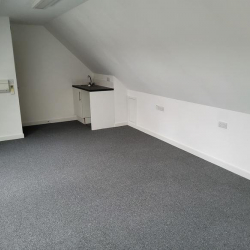 Office suite to let in Stroud