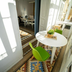 Image of Valencia office suite. Click for details.