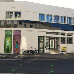 Interior of 1 Cours Aristide Briand. Click for details.