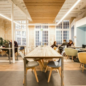 Office suite to hire in Paris. Click for details.
