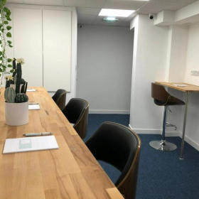 Office suite to let in London. Click for details.
