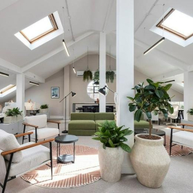 Serviced office centre to let in London. Click for details.