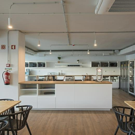 Offices at 4, Avenida Defensores de Chaves. Click for details.