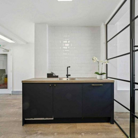 London executive office. Click for details.