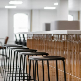 Executive office to let in London. Click for details.