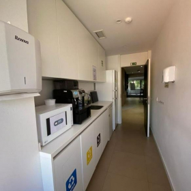 Office accomodations in central Lisbon. Click for details.