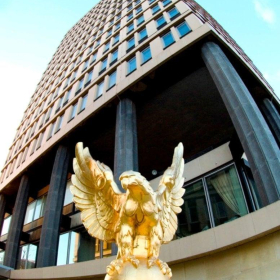 Exterior view of Montpellier Drive, Eagle Tower. Click for details.