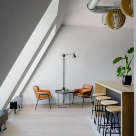 Executive office to let in Berlin. Click for details.