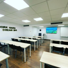 Interior of Gran Vía Marqués del Turía 49-1º-1ª. Click for details.