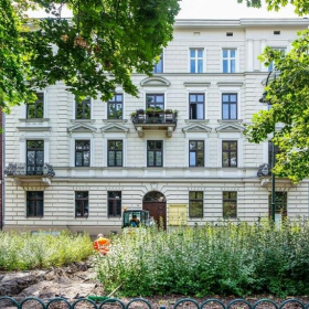 Image of Krakow executive office. Click for details.