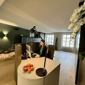 Exterior view of Limmatquai 4 , Zürcherhof. Click for details.