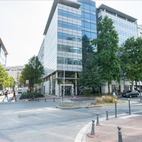 Office accomodation - Issy-Les-Moulineaux. Click for details.