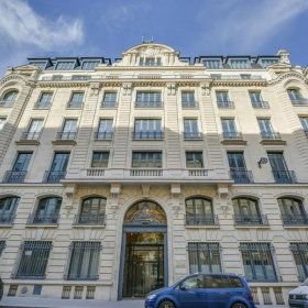 Exterior view of 16-18 Rue de Londres. Click for details.