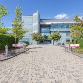 Serviced offices to hire in Reading. Click for details.