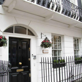 Exterior view of 3 Queen Street. Click for details.